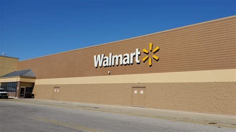 This includes the closure of four stores in Chicago and two unique “pick-up only” locations in Illinois and Arkansas. . Is there a 24 hour walmart open